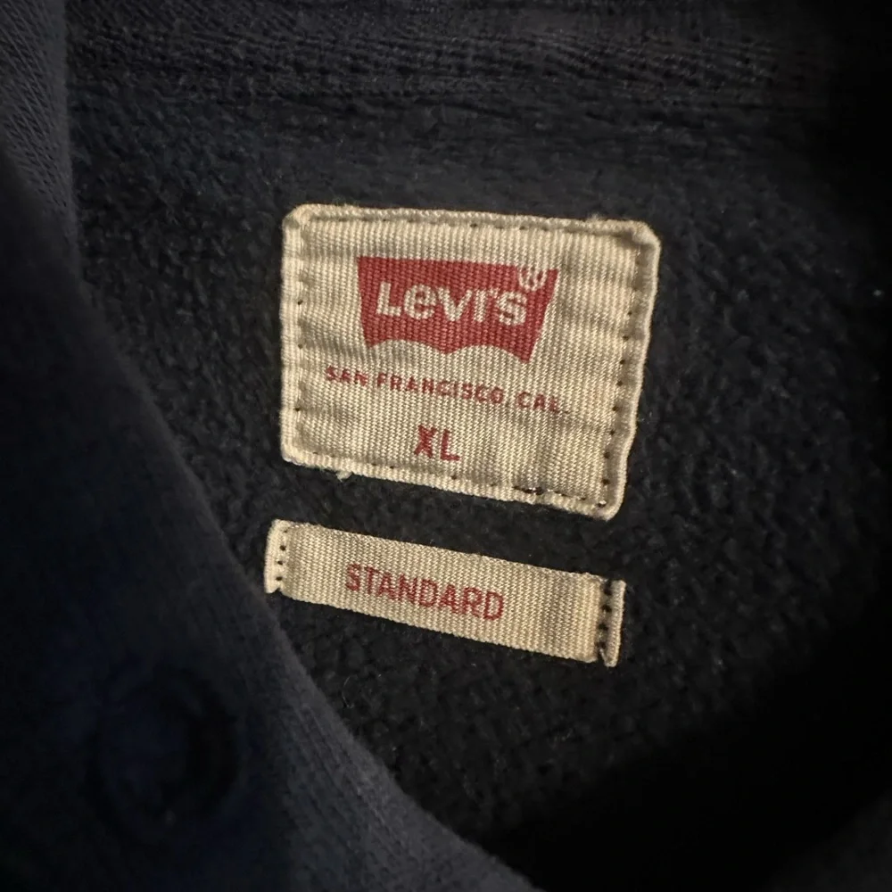 Vintage Levi's Men's Dark Blue Hoodie